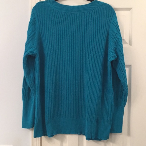 Women’s Cable Knit Sweater - Picture 3 of 4